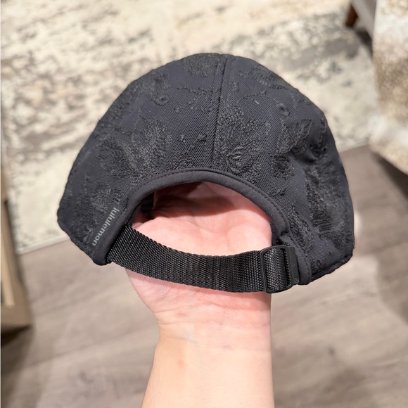 RARE Lululemon Black Floral-Textured Baseball Cap - Picture 2 of 3